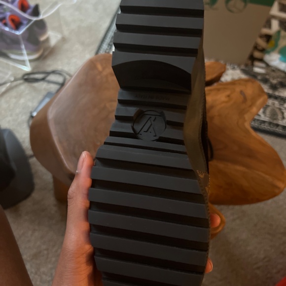 Louis Vuitton Boots - Picture 6 of 8